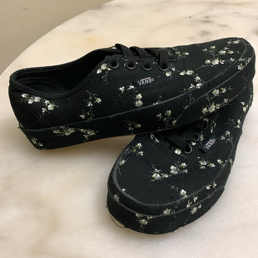 Vans • NWOT Midnight Floral